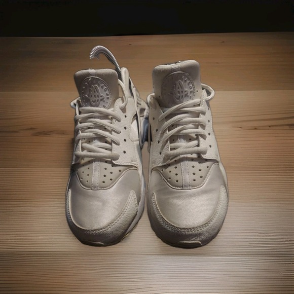 Nike Shoes - Nike Huarache Triple White Shoes Sneakers White Cream Womens Size 7.5